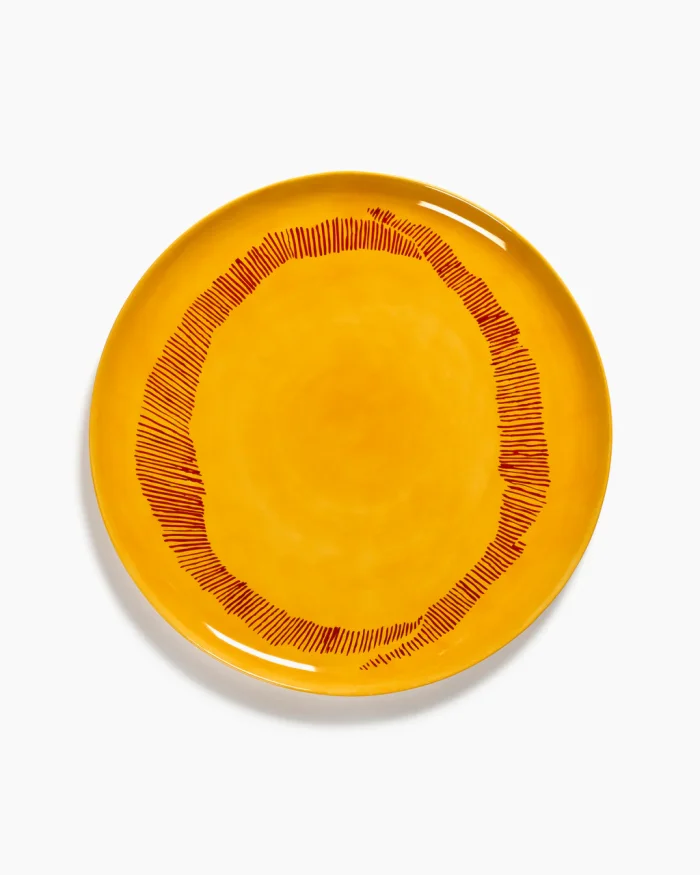 SERVING PLATE FEAST L35 x W35 x H2 CM SUNNY YELLOW SWIRL-STRIPES RED