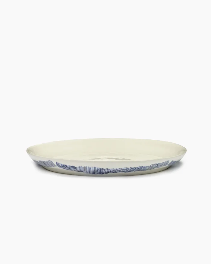 SERVING PLATE FEAST S L35 x W35 x H4 CM WHITE SWIRL-STRIPES BLUE